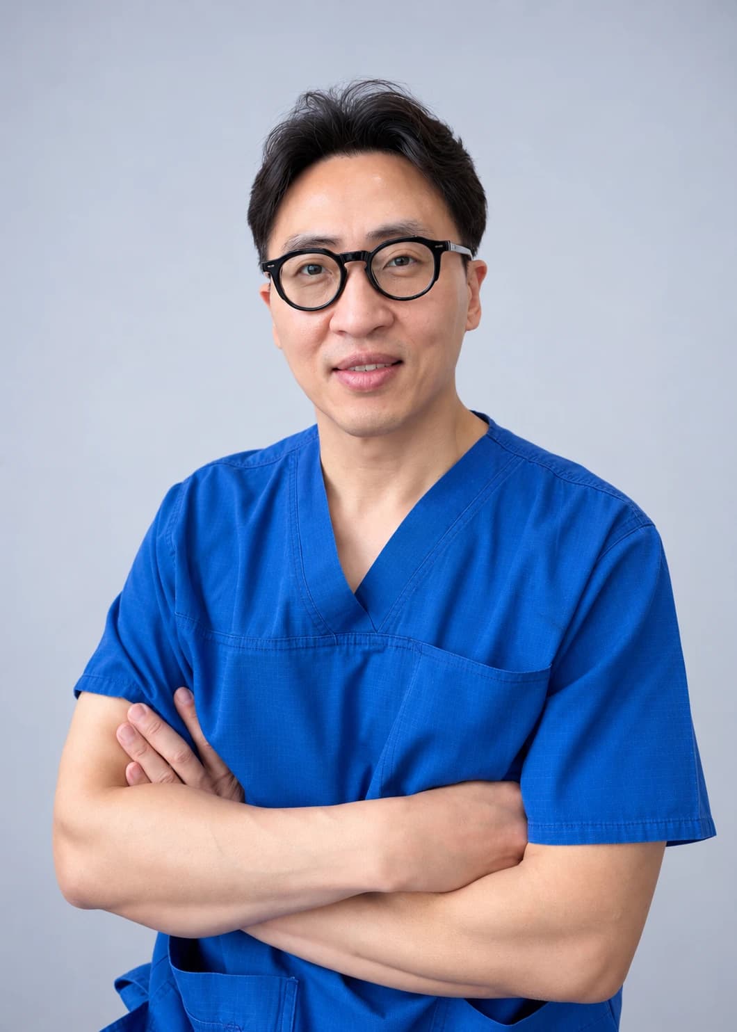 수술복을 입은 성형외과 전문의 모재성 대표원장